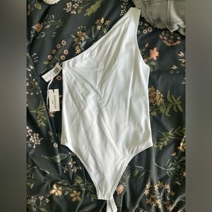 BNWT Aritzia Babaton Contour one shoulder Bodysuit